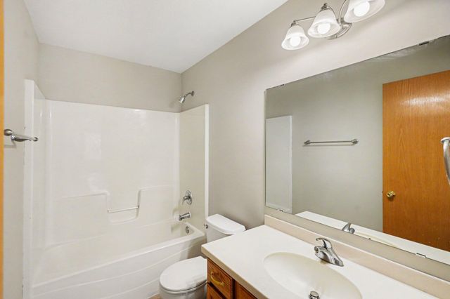 2920 18th Avenue E, Shakopee, MN 55379