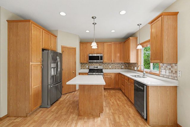 2920 18th Avenue E, Shakopee, MN 55379