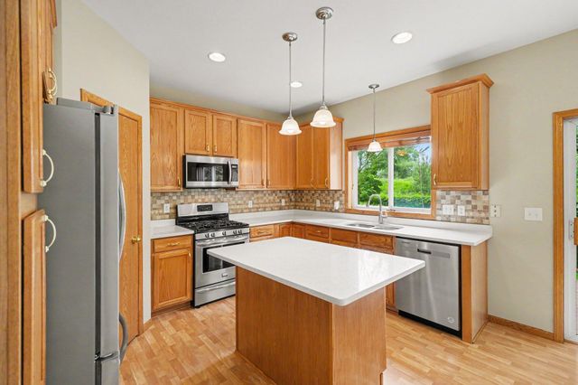 2920 18th Avenue E, Shakopee, MN 55379