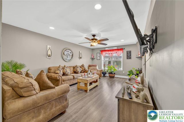 52 Olde Penn Drive, Easton, PA 18045