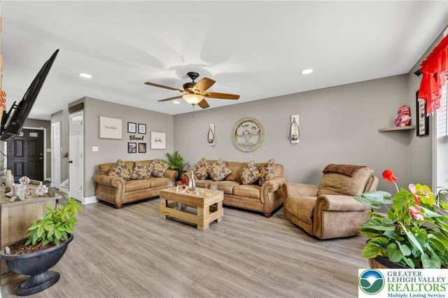 52 Olde Penn Drive, Easton, PA 18045