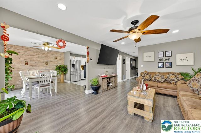 52 Olde Penn Drive, Easton, PA 18045