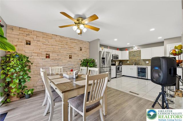 52 Olde Penn Drive, Easton, PA 18045