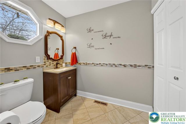 52 Olde Penn Drive, Easton, PA 18045