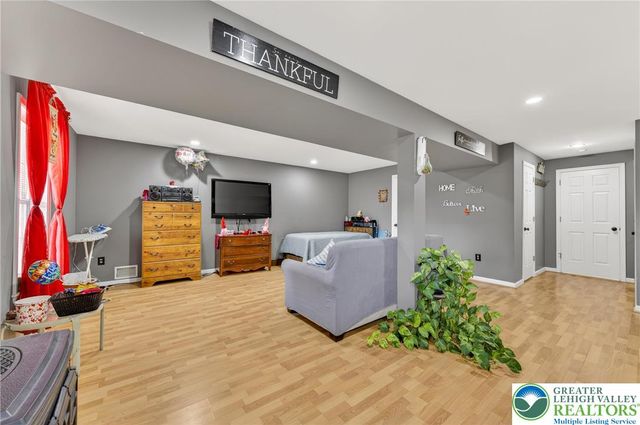 52 Olde Penn Drive, Easton, PA 18045