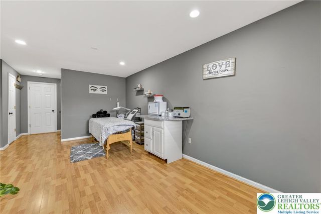 52 Olde Penn Drive, Easton, PA 18045