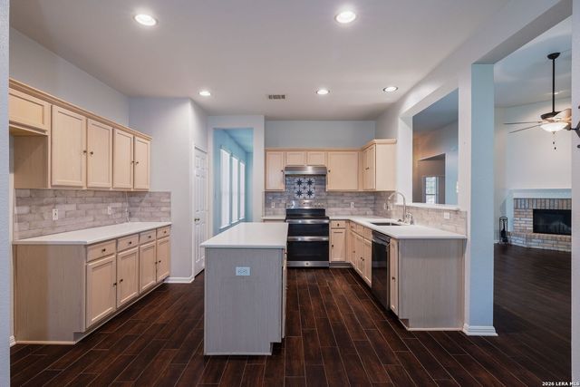 108 SHADOW MOUNTAIN DR, Cibolo, TX 78108
