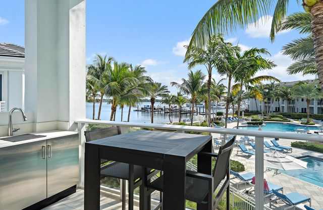 106 Water Club Court N, North Palm Beach, FL 33408