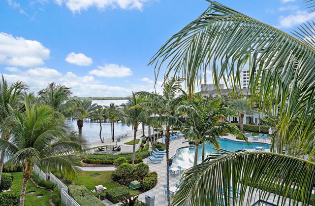 106 Water Club Court N, North Palm Beach, FL 33408