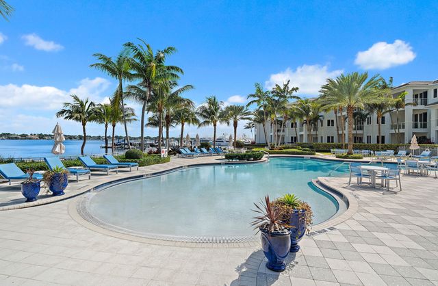 106 Water Club Court N, North Palm Beach, FL 33408