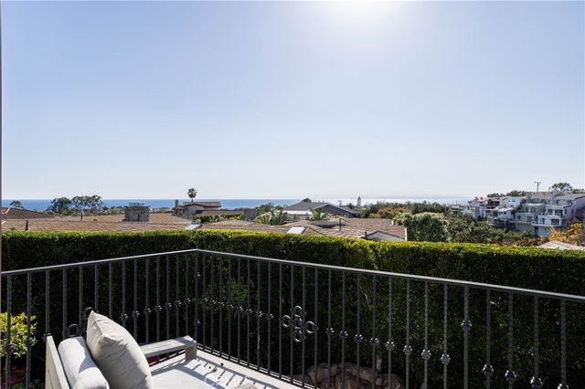 420 De Sola Terrace, Corona Del Mar, CA 92625