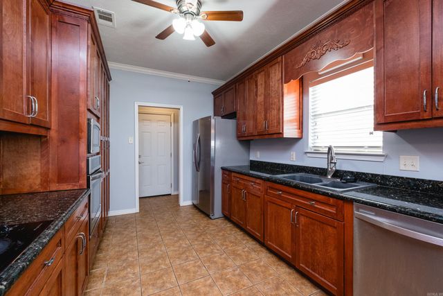 162 Ridgeland Drive, Maumelle, AR 72113