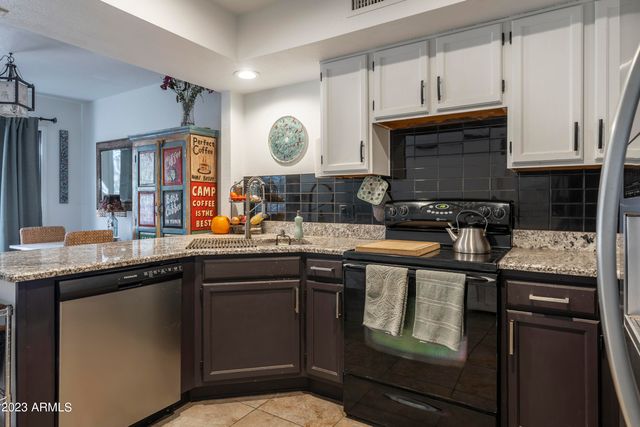 496 S SEAWYNDS Boulevard, Gilbert, AZ 85233