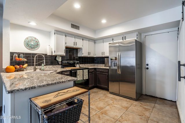 496 S SEAWYNDS Boulevard, Gilbert, AZ 85233