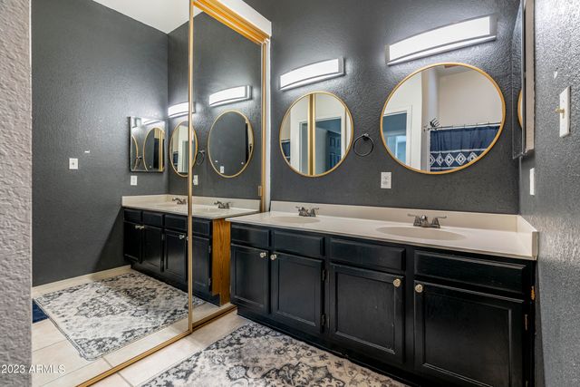 496 S SEAWYNDS Boulevard, Gilbert, AZ 85233