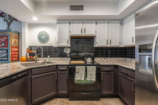 496 S SEAWYNDS Boulevard, Gilbert, AZ 85233