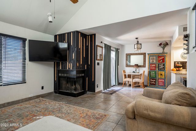496 S SEAWYNDS Boulevard, Gilbert, AZ 85233