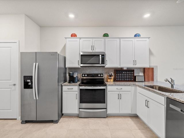 31428 AMBERVIEW BEND, Wesley Chapel, FL 33545