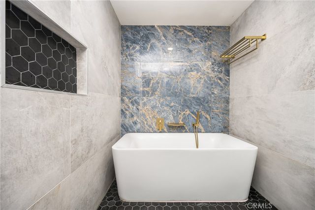 17110 Bluewater Lane, Huntington Beach, CA 92649