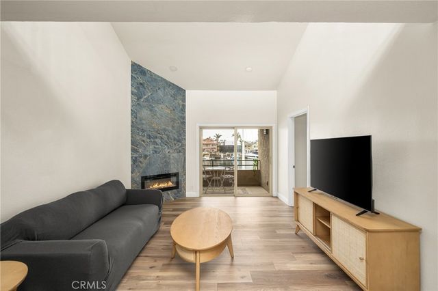 17110 Bluewater Lane, Huntington Beach, CA 92649