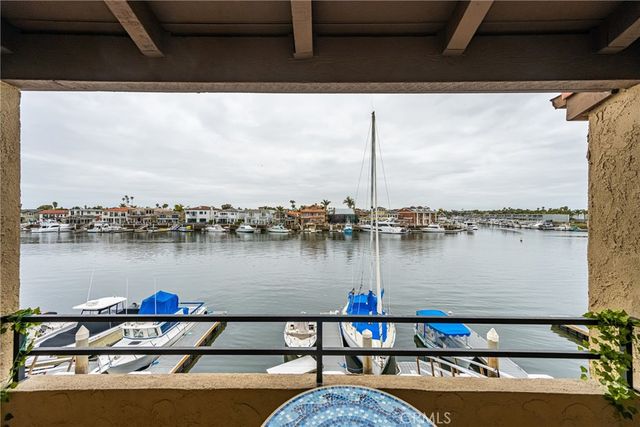 17110 Bluewater Lane, Huntington Beach, CA 92649