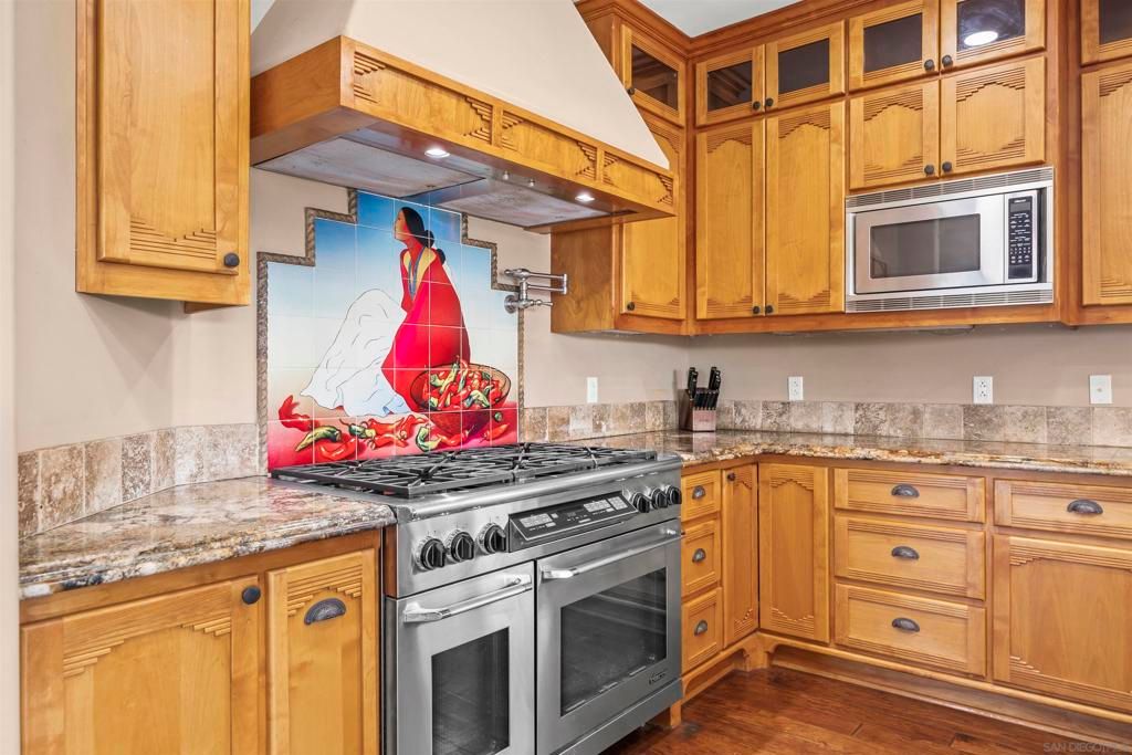 Image 11 of property listing at 16951 Old Coach Rd, Poway, CA 92064