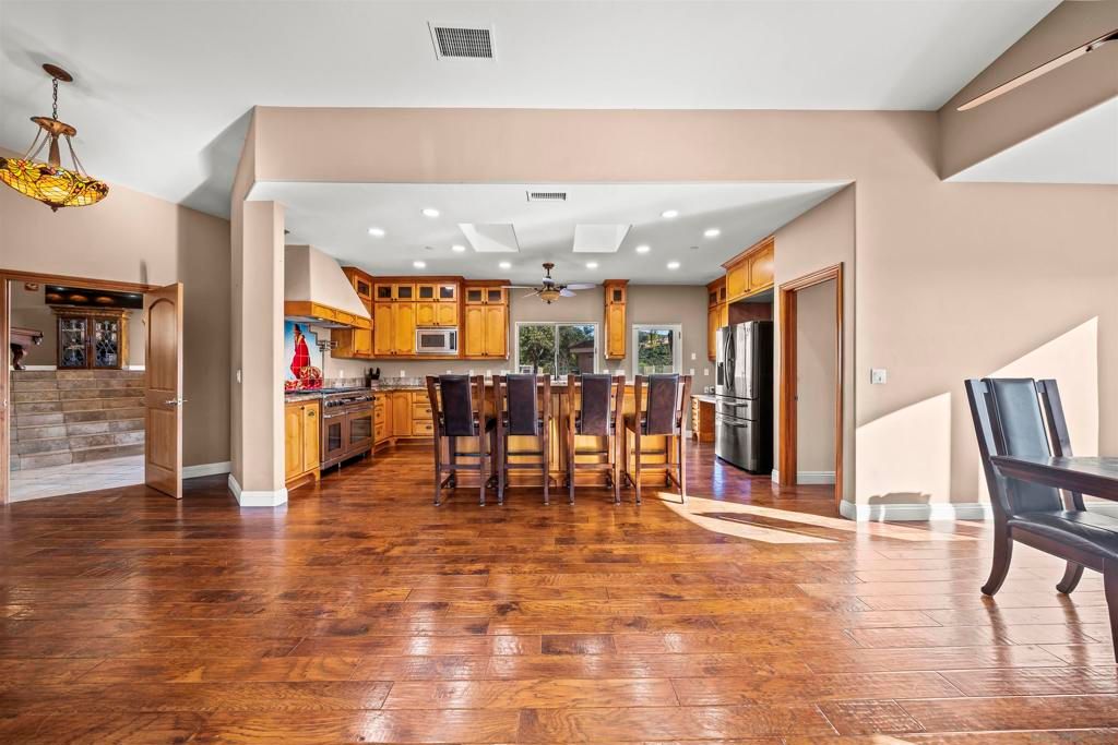 Image 16 of property listing at 16951 Old Coach Rd, Poway, CA 92064