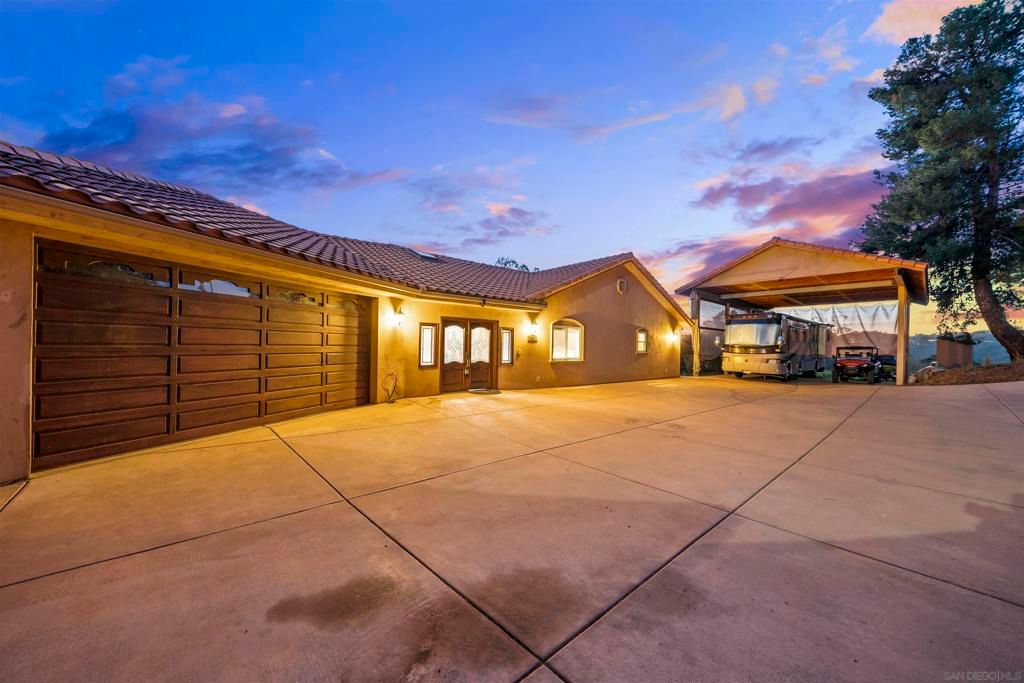Image 4 of property listing at 16951 Old Coach Rd, Poway, CA 92064