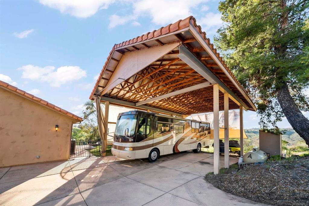 Image 44 of property listing at 16951 Old Coach Rd, Poway, CA 92064