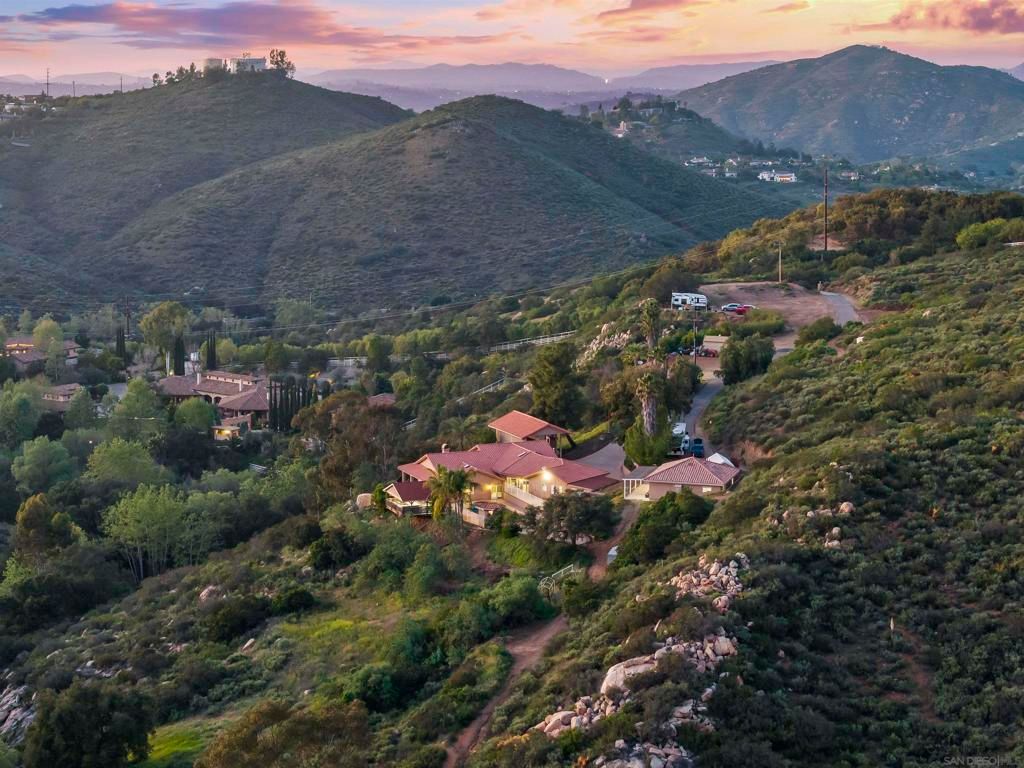 Image 5 of property listing at 16951 Old Coach Rd, Poway, CA 92064