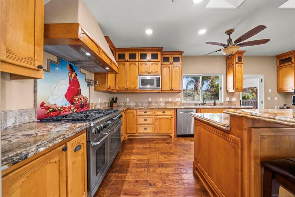 Image 9 of property listing at 16951 Old Coach Rd, Poway, CA 92064