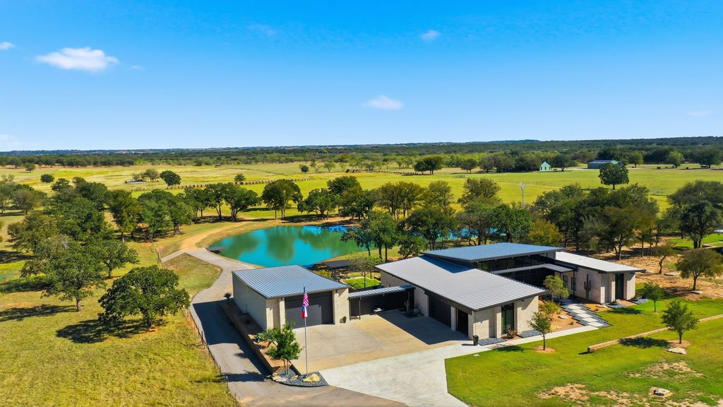 2101 Cool Junction, Millsap, TX 76066