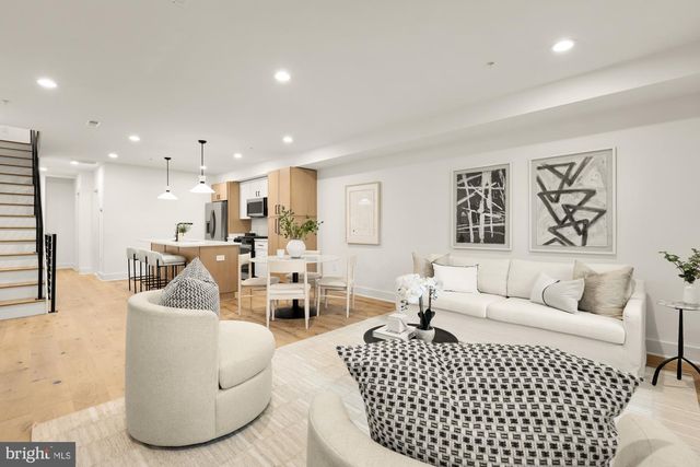 1325 ORREN ST NE #D, Washington, DC 20002