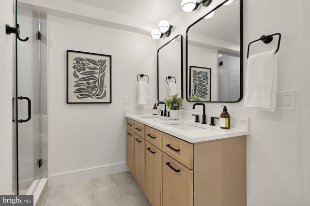 1325 ORREN ST NE #D, Washington, DC 20002