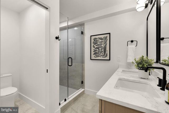 1325 ORREN ST NE #D, Washington, DC 20002