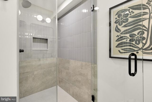 1325 ORREN ST NE #D, Washington, DC 20002