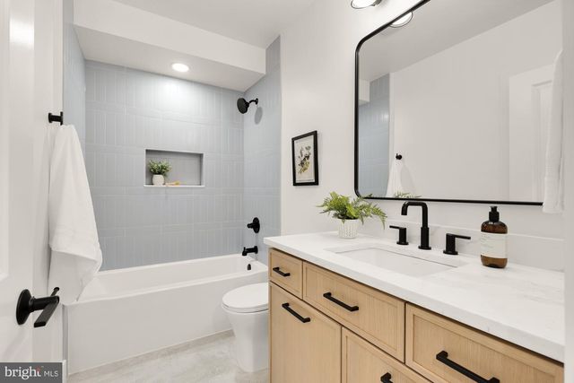 1325 ORREN ST NE #D, Washington, DC 20002