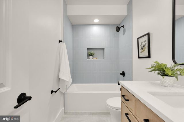 1325 ORREN ST NE #D, Washington, DC 20002