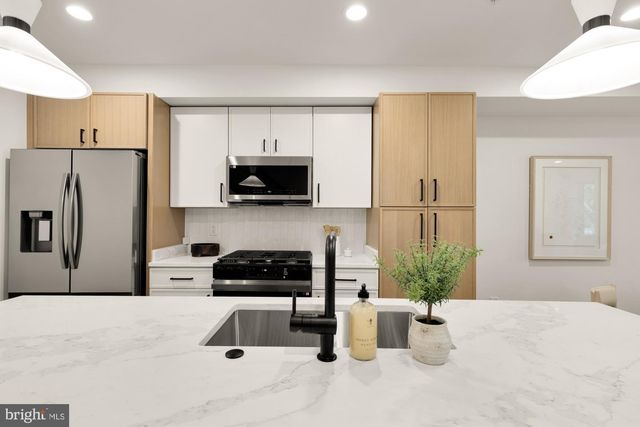 1325 ORREN ST NE #D, Washington, DC 20002