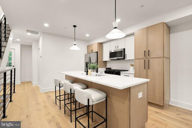 1325 ORREN ST NE #D, Washington, DC 20002