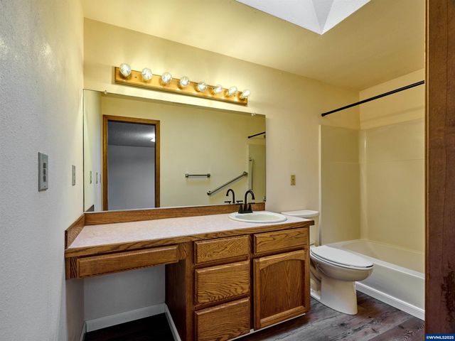 2135 COUNTRY CLUB Ter, Woodburn, OR 97071