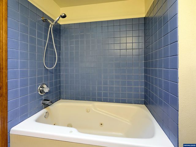 2135 COUNTRY CLUB Ter, Woodburn, OR 97071