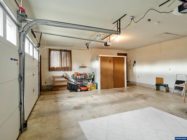 2135 COUNTRY CLUB Ter, Woodburn, OR 97071