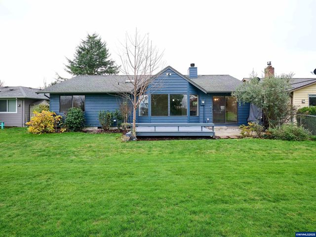 2135 COUNTRY CLUB Ter, Woodburn, OR 97071