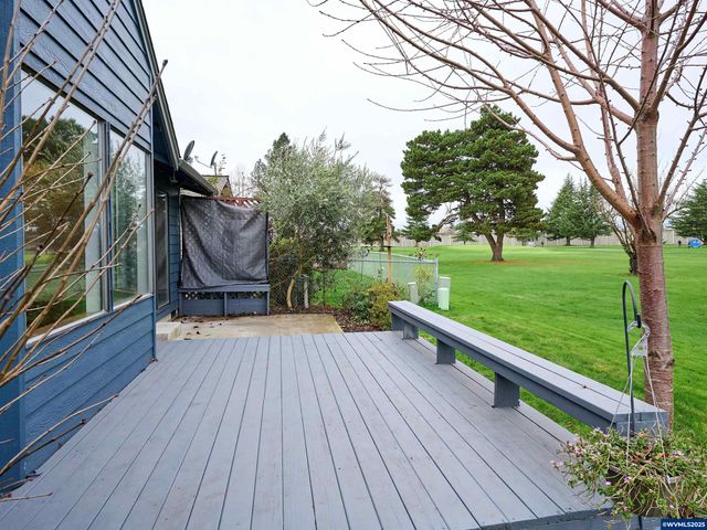 2135 COUNTRY CLUB Ter, Woodburn, OR 97071