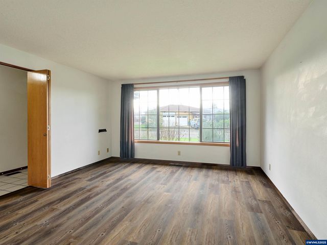 2135 COUNTRY CLUB Ter, Woodburn, OR 97071