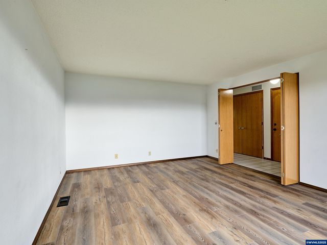 2135 COUNTRY CLUB Ter, Woodburn, OR 97071