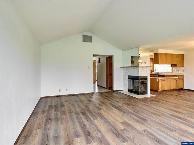 2135 COUNTRY CLUB Ter, Woodburn, OR 97071