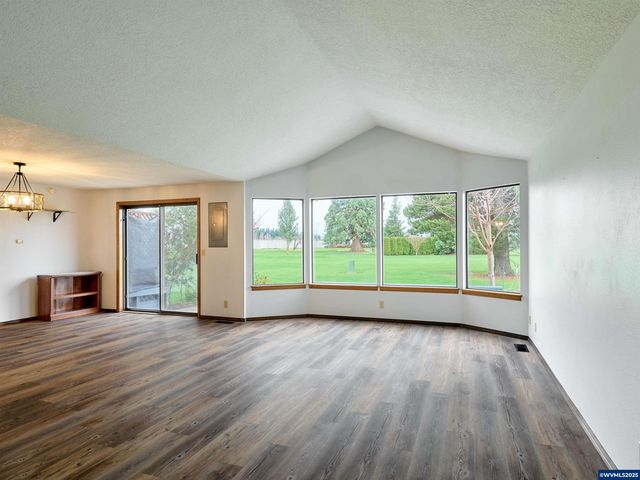 2135 COUNTRY CLUB Ter, Woodburn, OR 97071