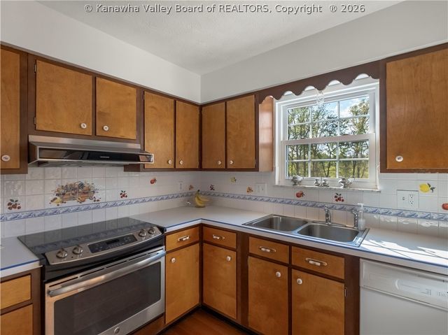 1983 Parkwood Road, Charleston, WV 25314